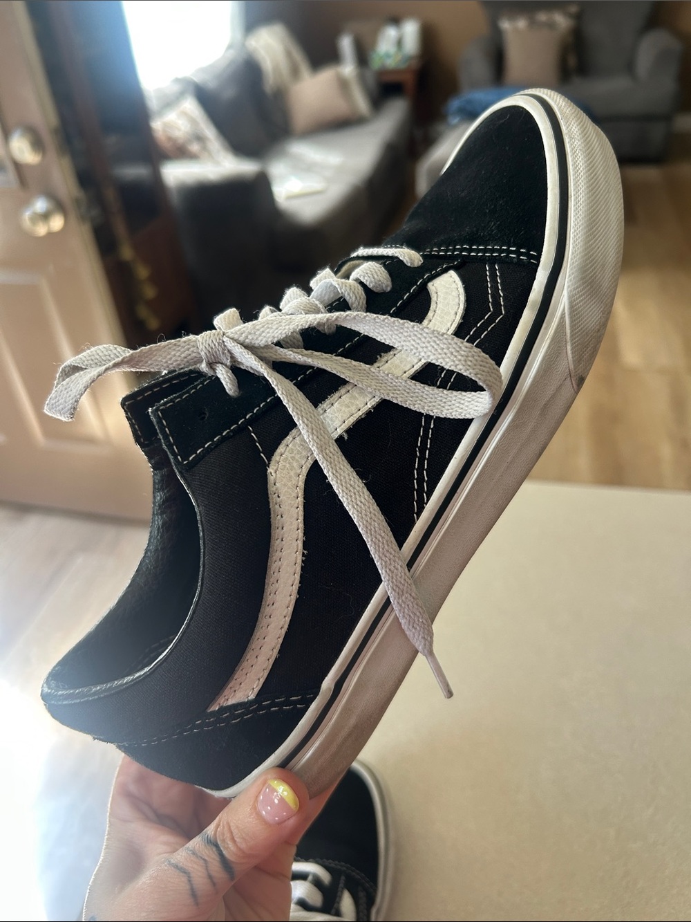 Vans Black and White Low-Top Sneakers - Picture 3 of 6